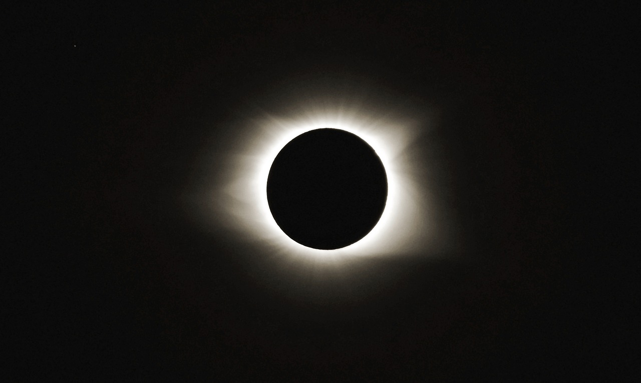 Primer eclipse total de sol de la década se verá este lunes en Sudamérica