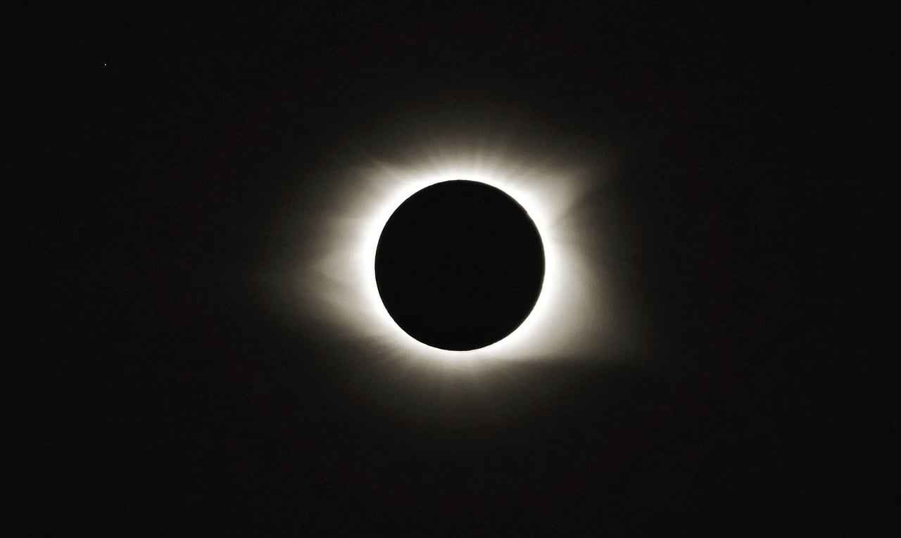 Primer eclipse total de sol de la década se verá este lunes en Sudamérica