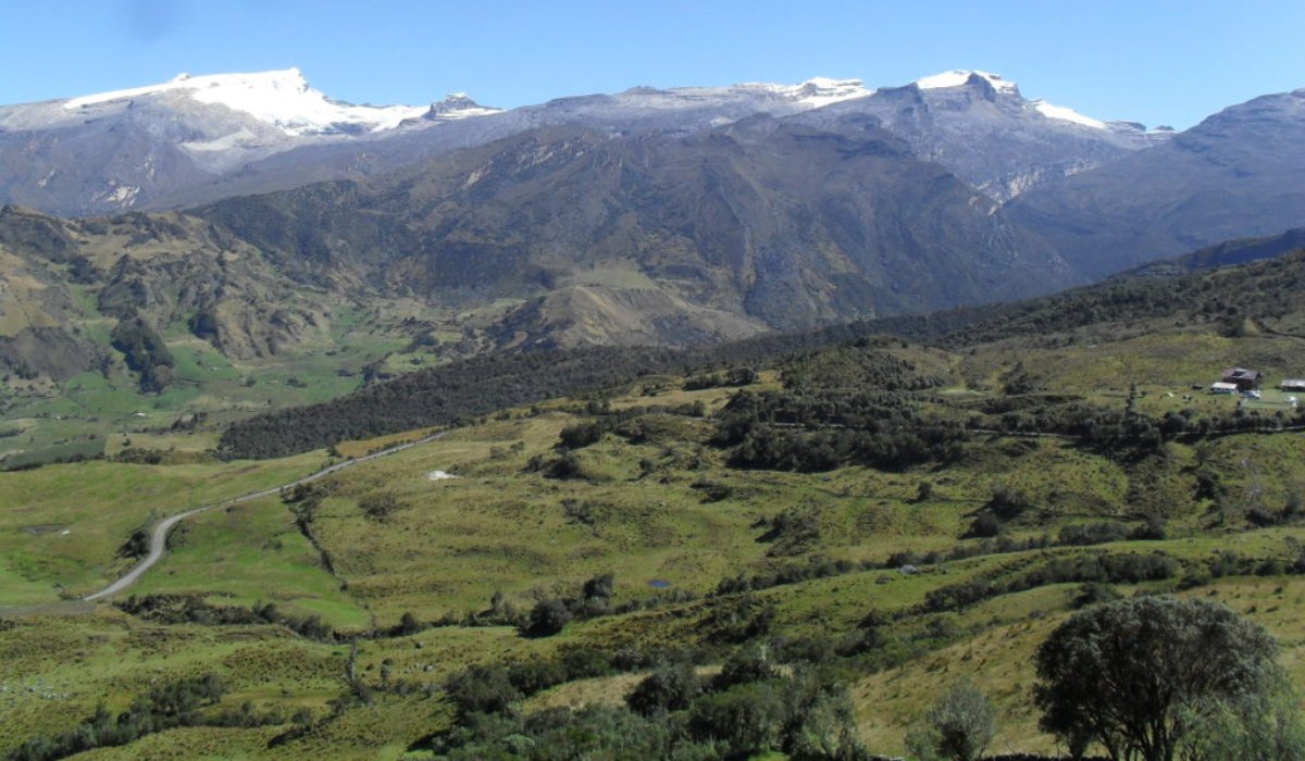 Atípica nevada en verano tiñó de blanco un histórico parque nacional colombiano (+Fotos)