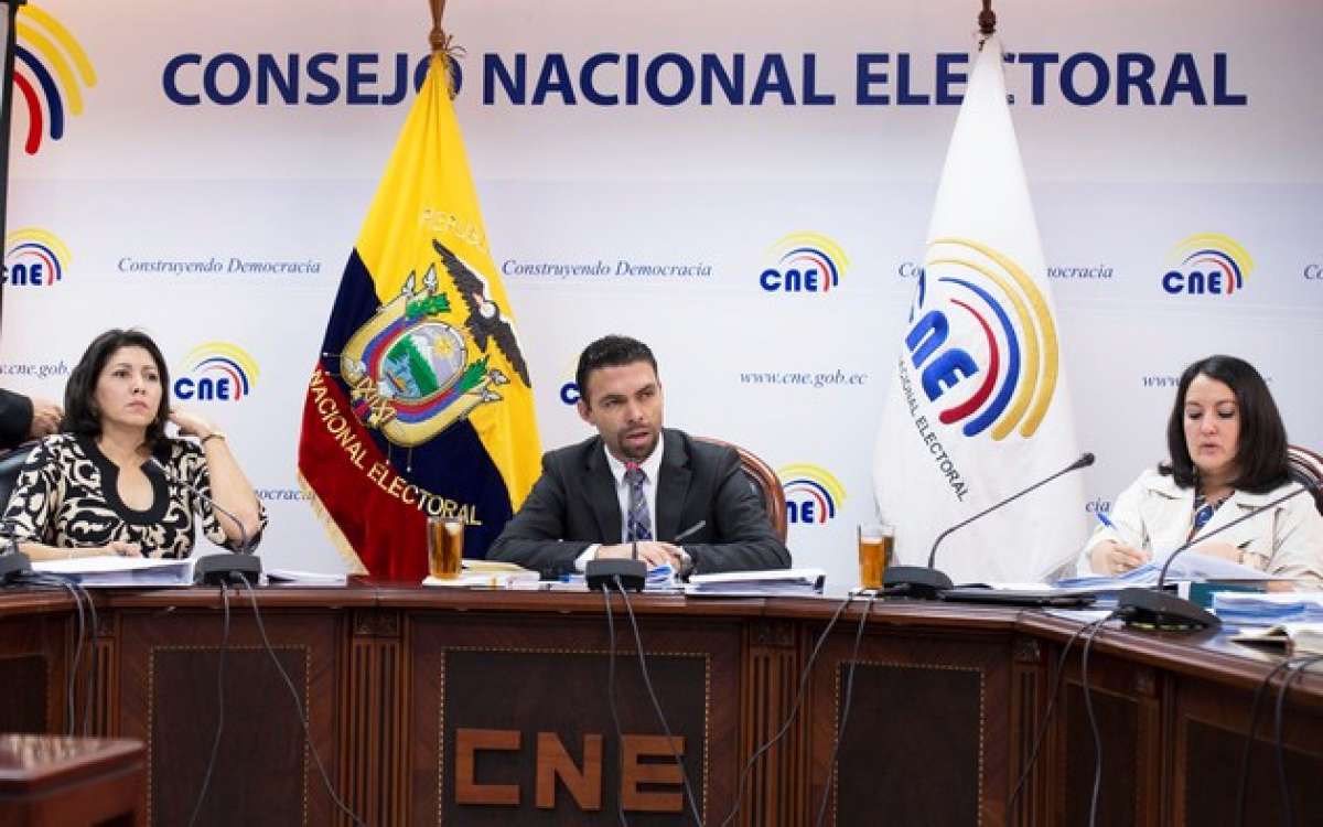 CNE ecuatoriano anuncia pruebas de Covid-19 a personal electoral