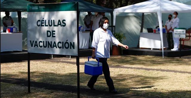 Relato de un trabajador de la salud mexicano vacunado contra el COVID: «Sentí agotamiento y dolor»