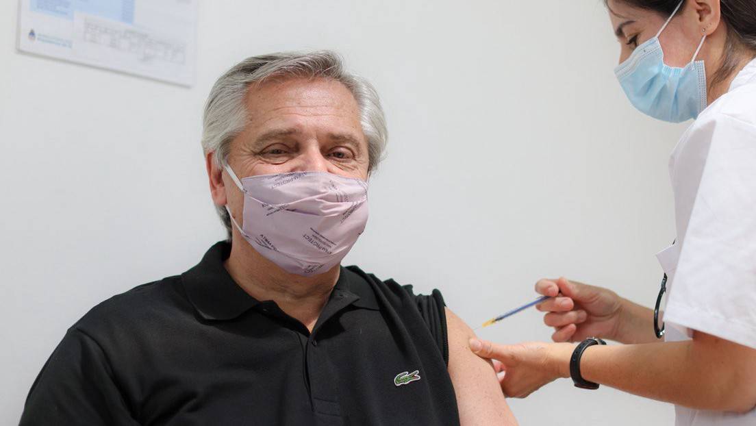Presidente de Argentina recibió primera dosis de la vacuna Sputnik V
