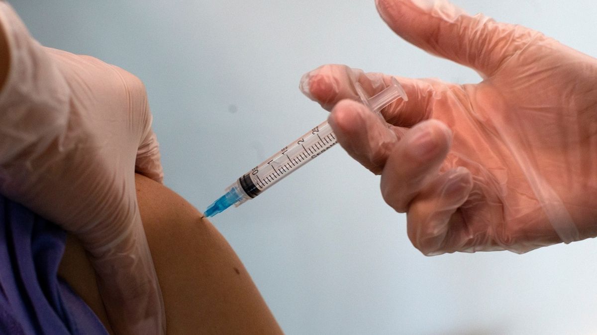 Cobertura dinámica de vacunación contra el Covid-19 disminuyó de 81 a 67%: Especialistas alertan por aumento en el riesgo de hospitalizaciones y muertes prevenibles