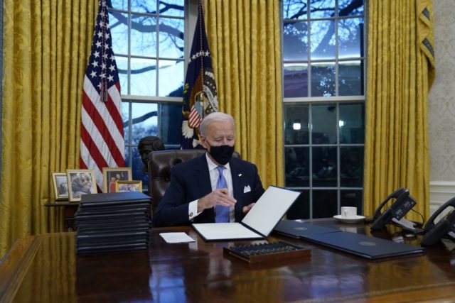 Biden levantó veto migratorio a 11 países