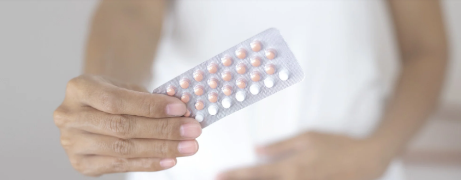 “Me enteré por un cartel que pegaron afuera del consultorio y eso fue todo”, denuncia joven embarazada por fallas en pastillas anticonceptivas que entrega el Estado