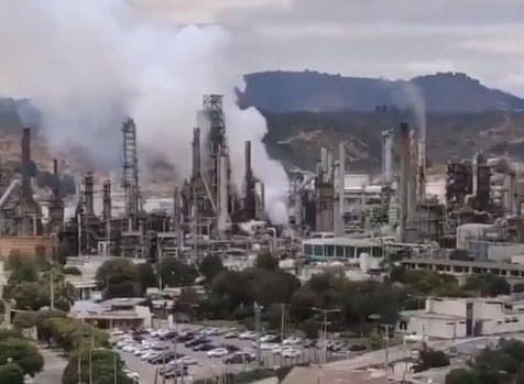 Fuerte estruendo y gran llamarada en refinería de ENAP alertó a vecinos de Concón