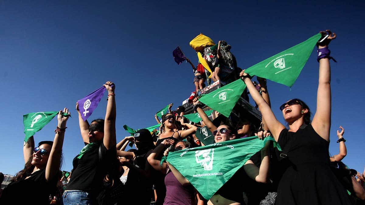 Se viene la marea verde: Comienza discusión del proyecto para legalizar el aborto hasta la semana 14