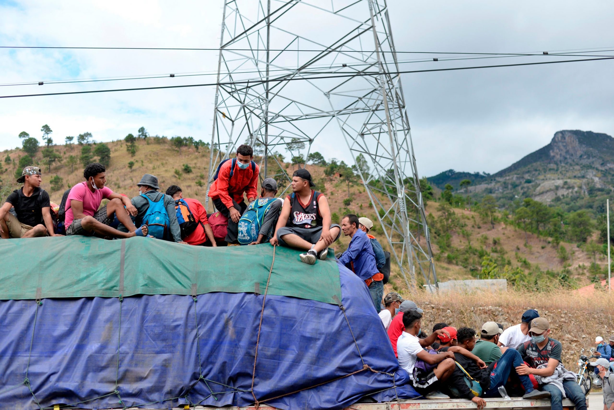 Guatemala detiene y reprime con violencia a la  caravana de migrantes hondureños que se dirigía a EE.UU.