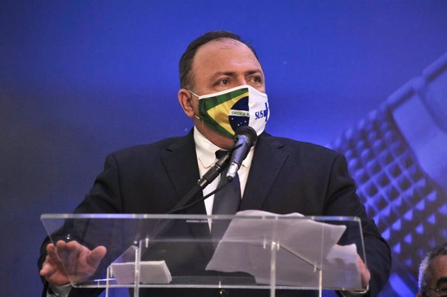 Investigan a ministro de Salud brasileño por falta de oxígeno en Manaos