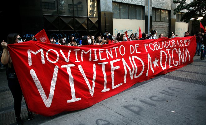 Pobladores de Maipú protestaron frente al Serviu por retraso en proyecto habitacional