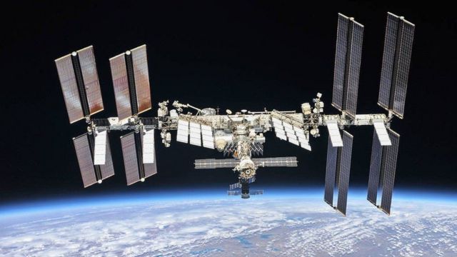 Estos son los turistas del primer vuelo privado a la Estación Espacial Internacional