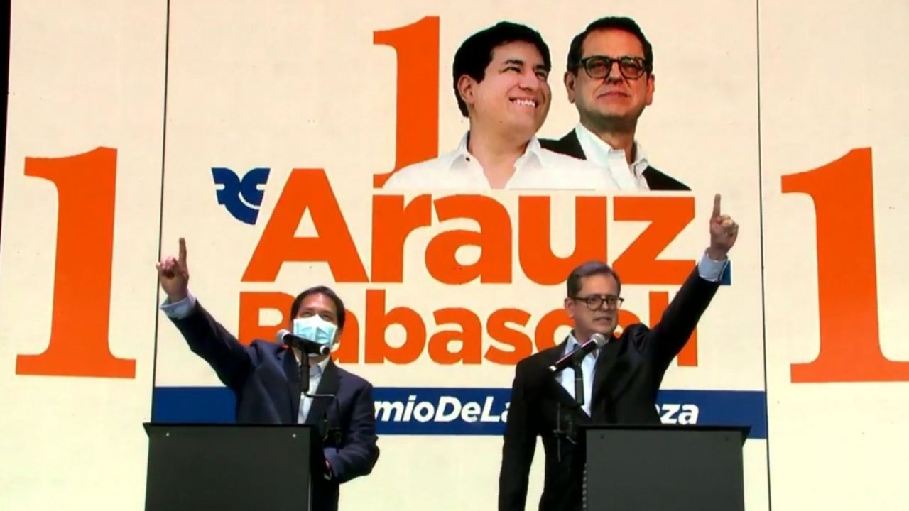 Elecciones en Ecuador: Equipo de campaña de Arauz denuncia que no dejan ingresar a sus delegados a centros de votación