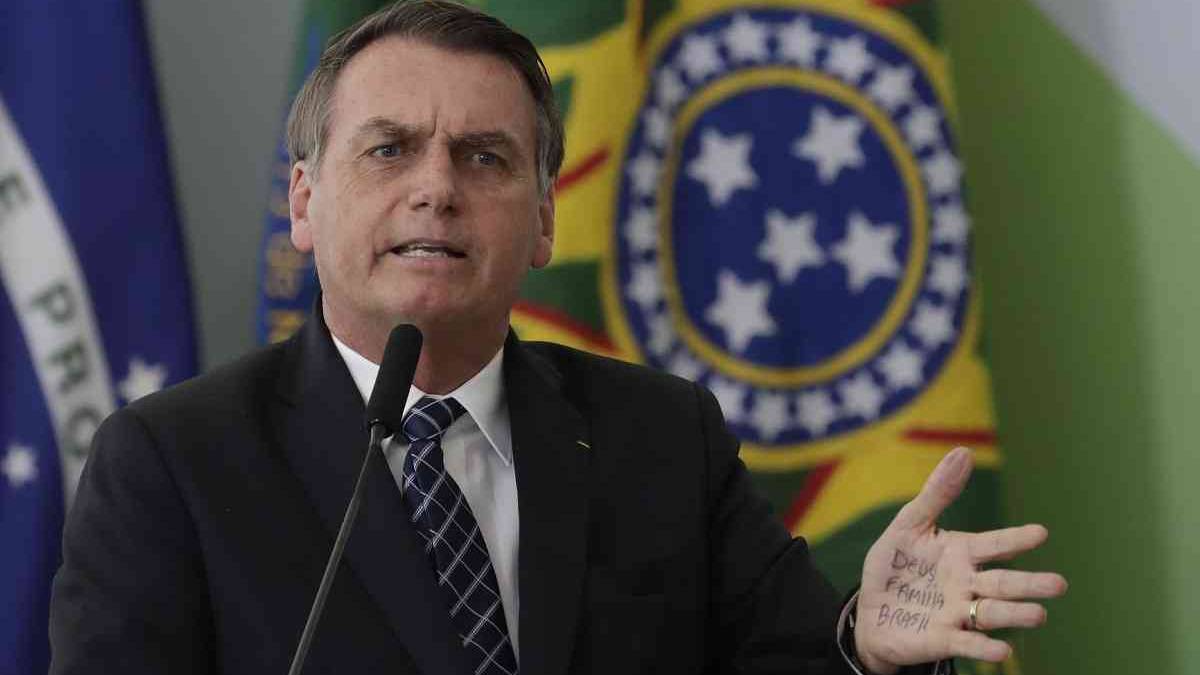 Bolsonaro dice que no es su competencia enviar oxígeno a Amazonas y Venezuela ofrece llevar más para mitigar la crisis
