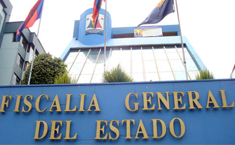 Fiscalía de Ecuador evalúa denuncia contra periodista que investiga corrupción