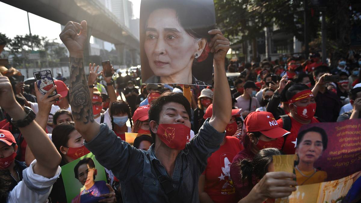 ¡ 147 detenidos! Miles se se mantienen en las calles de Myanmar en rechazo al Golpe de Estado