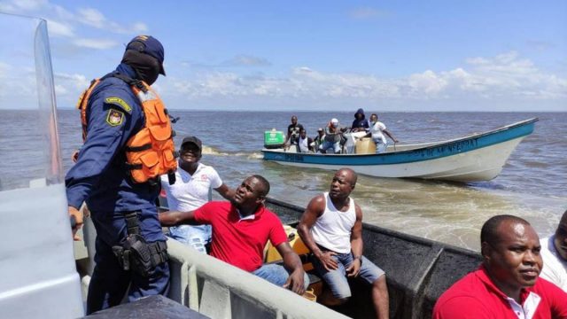 Armada de Colombia confirma naufragio de dos lanchas al suroeste del país