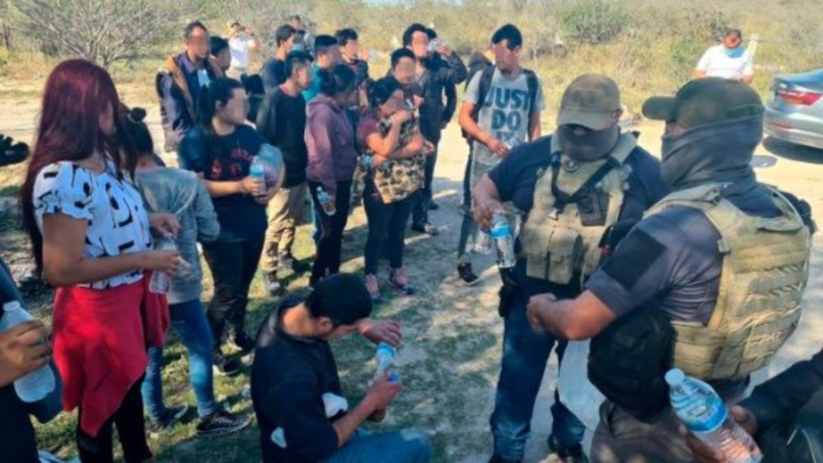 Gobierno de México rescata a 49 migrantes en la frontera con EE.UU.