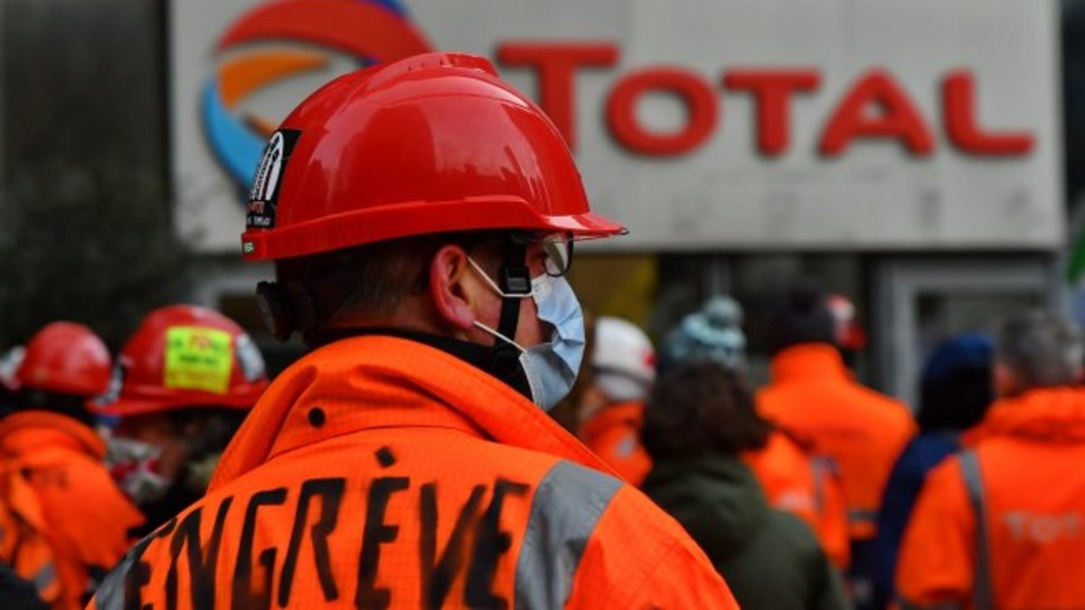 Francia: Trabajadores de la petrolera Total protestan en contra de la precarización laboral