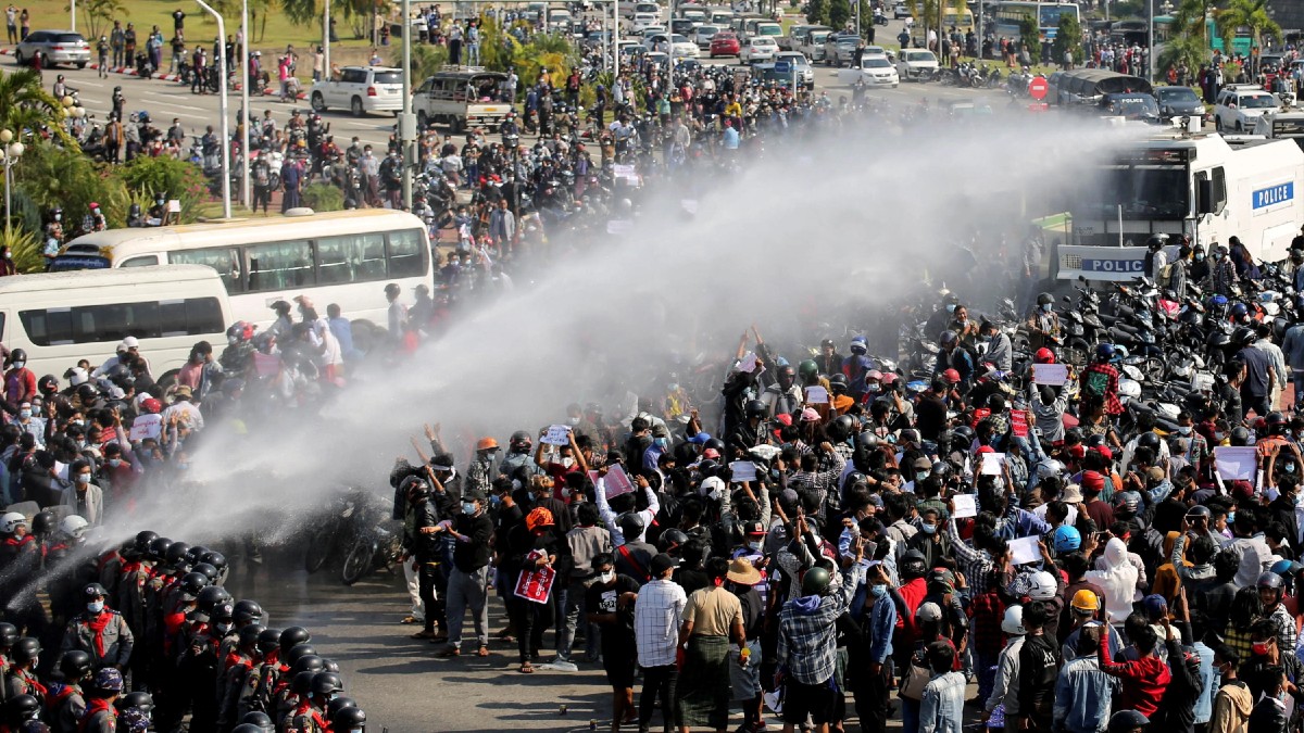 Continúa la represión en protestas contra el golpe militar en Myanmar