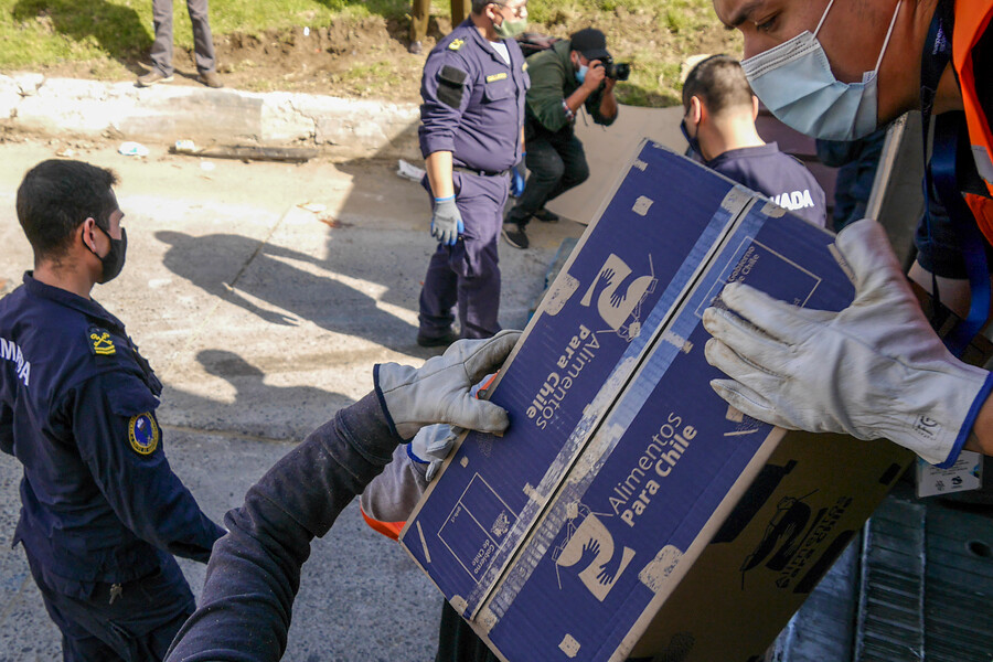 Negocios en pandemia: Contraloría detectó sobreprecios de hasta 44% en cajas de alimentos que compró y entregó el gobierno