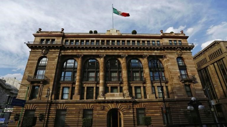 El Banco de México revisa al alza la previsión de crecimiento del PIB en 2021 y 2022