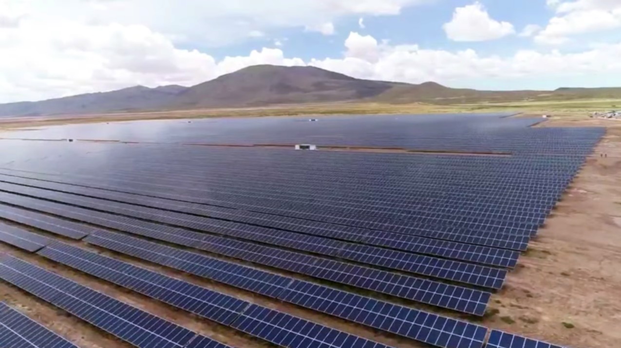 Bolivia puso en marcha la planta de energía solar más alta del mundo