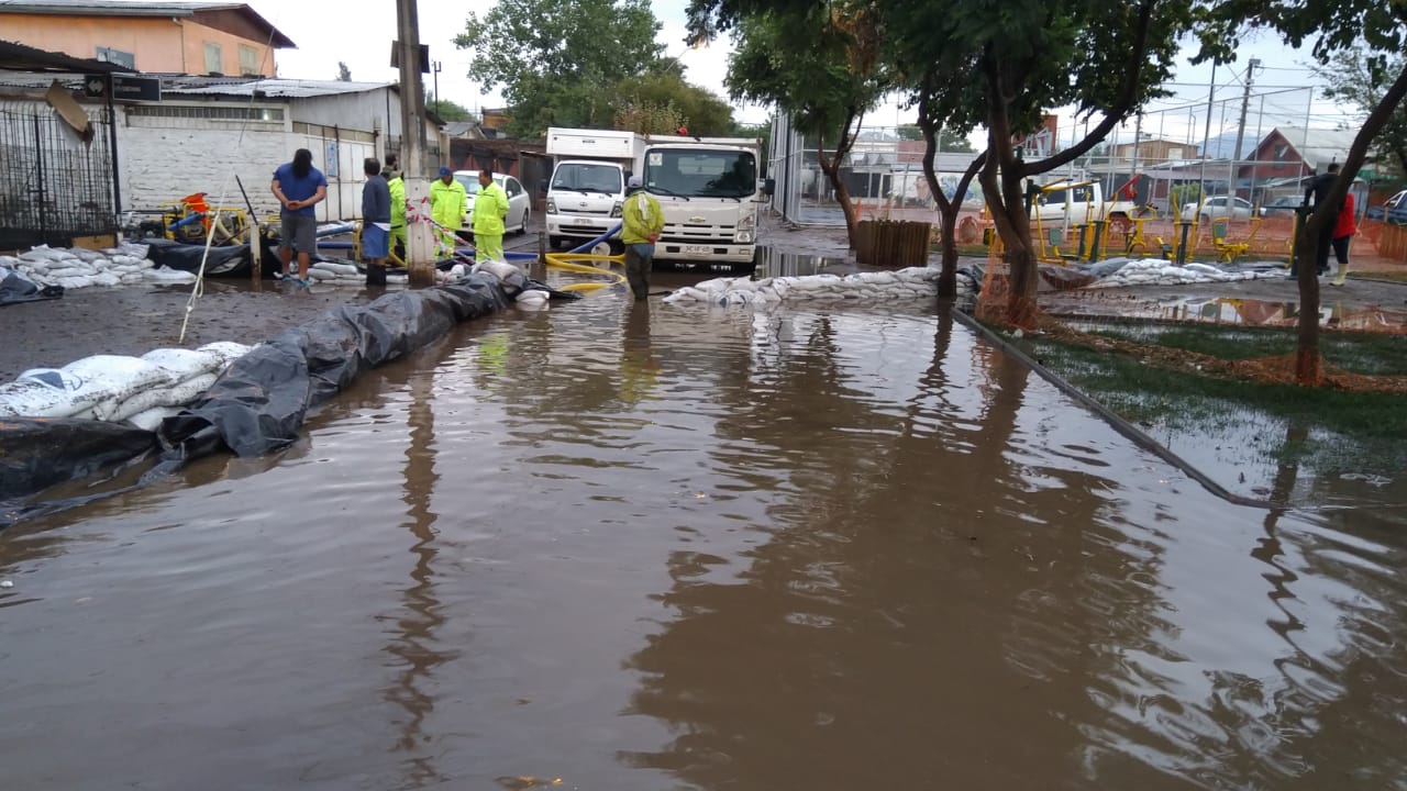 Municipalidad de El Bosque exige traspaso de terrenos al Serviu para construir sistema de evacuación de aguas de lluvias en Villa Eduardo Frei