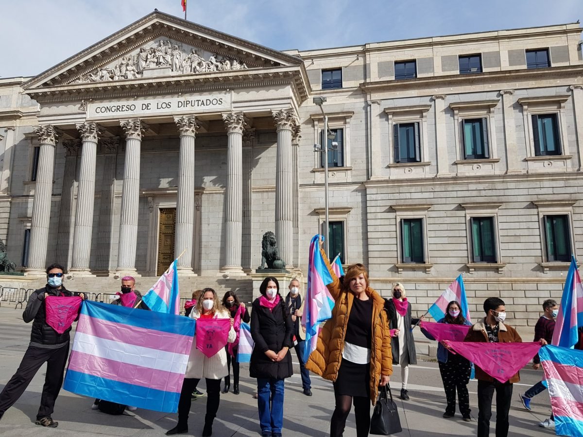 Colectivos reclaman aprobación de ley trans en Congreso español