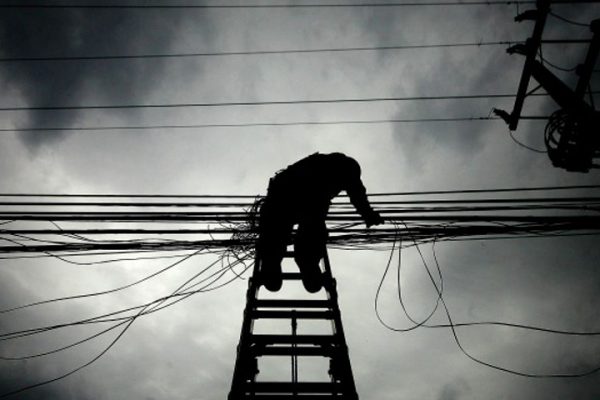 Hartos de las fallas y el  incumplimiento de obligaciones: Alcaldes exigen al gobierno poner fin a la concesión eléctrica de CGE