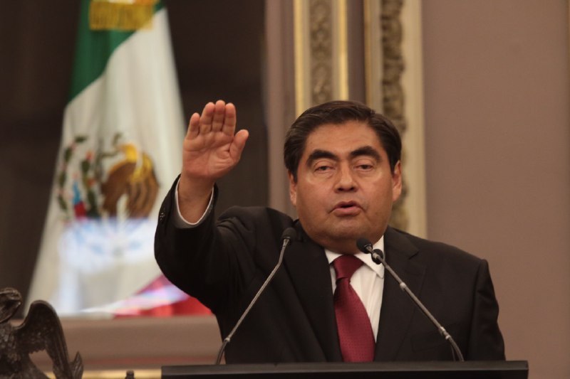 Gobernador de Puebla pide  no “hacer escarnio público” sobre las denuncias de acoso contra Andrés Roemer