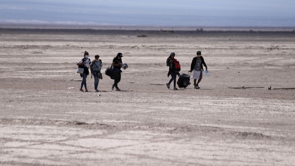 Gobernador de Tarapacá advierte: Hay un millón y medio de venezolanos en las fronteras dispuestos a entrar a Chile