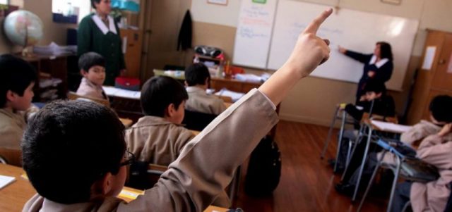 Chile inicia clases presenciales el próximo lunes a pesar del rechazo de gremios y autoridades locales