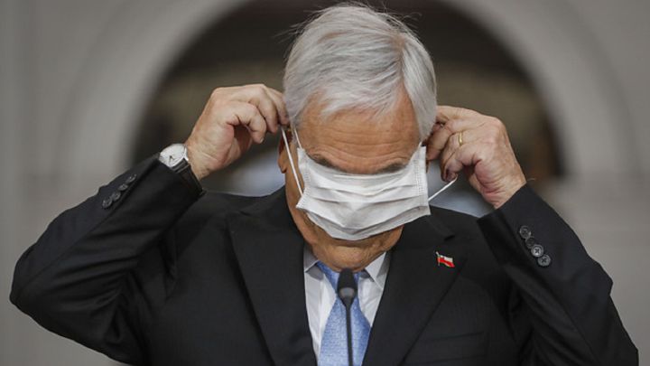 Piñera enfrenta nueva denuncia por andar sin mascarilla