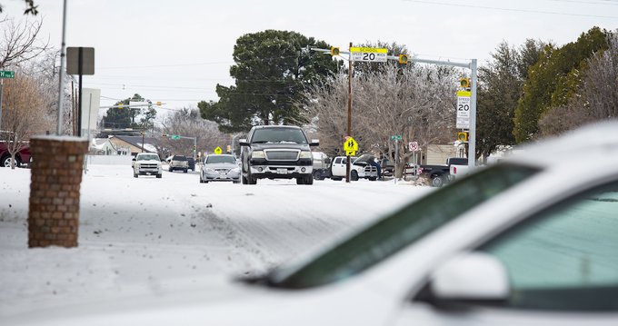 EE.UU: Texas sin electricidad y precios por las nubes debido a tormenta de nieve que afecta a la ciudad
