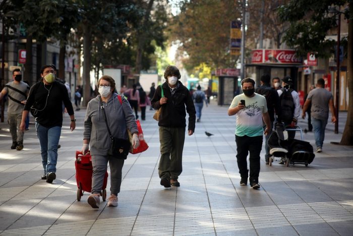 Experta de la OMS afirma que alza de contagios en Chile se debe al permiso de vacaciones