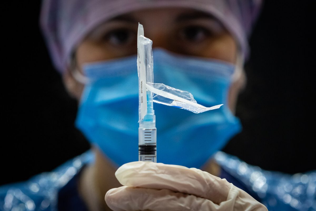 ISP no tomará medidas en contra de la vacuna AstraZeneca tras alarma por casos de trombosis