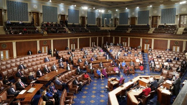 Más bloqueo y sanciones: En EE.UU. proponen nueva ley para prohibir negocios con Venezuela
