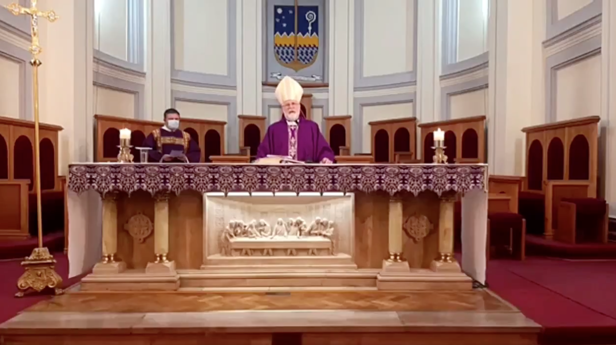 VIDEO: Obispo de Punta Arenas llama a desobedecer la ley e incumplir medidas sanitarias para ir a misa