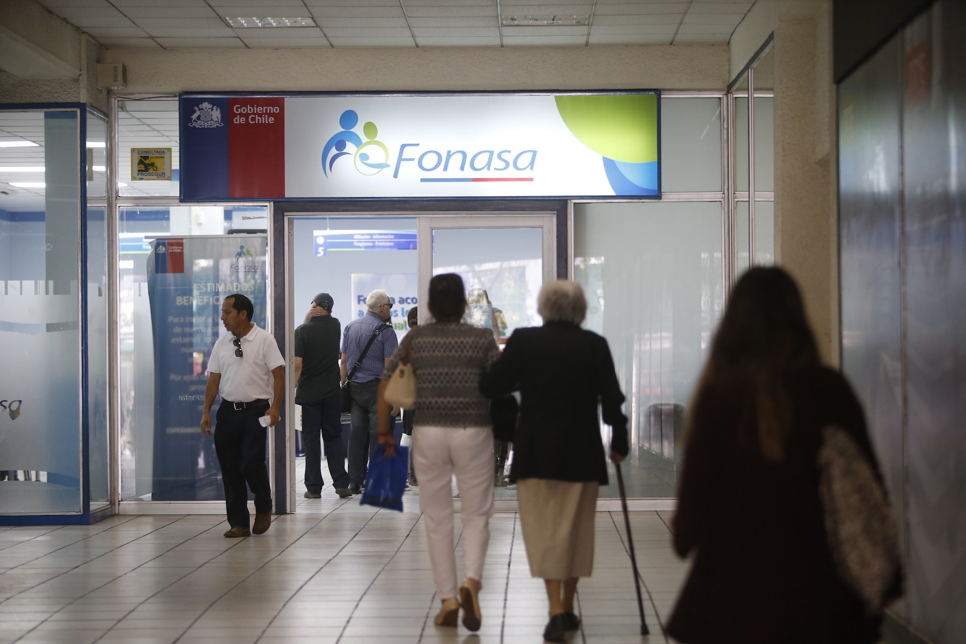 Corte de Santiago ordenó al Minsal y a Fonasa cubrir millonario tratamiento farmacológico de paciente con fibrosis quística: Lo necesita para poder vivir