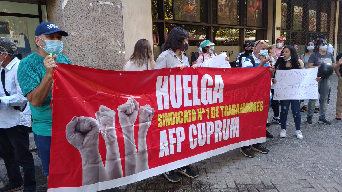 Trabajadores de AFP Cuprum siguen en huelga: «Desde el principio la empresa no tuvo voluntad de negociar»