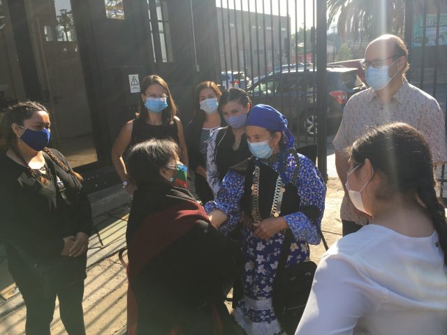 Alcaldes y candidatos a constituyentes se reúnen con Machi Francisca Linconao en Santiago y se comprometen con los derechos de los pueblos indígenas