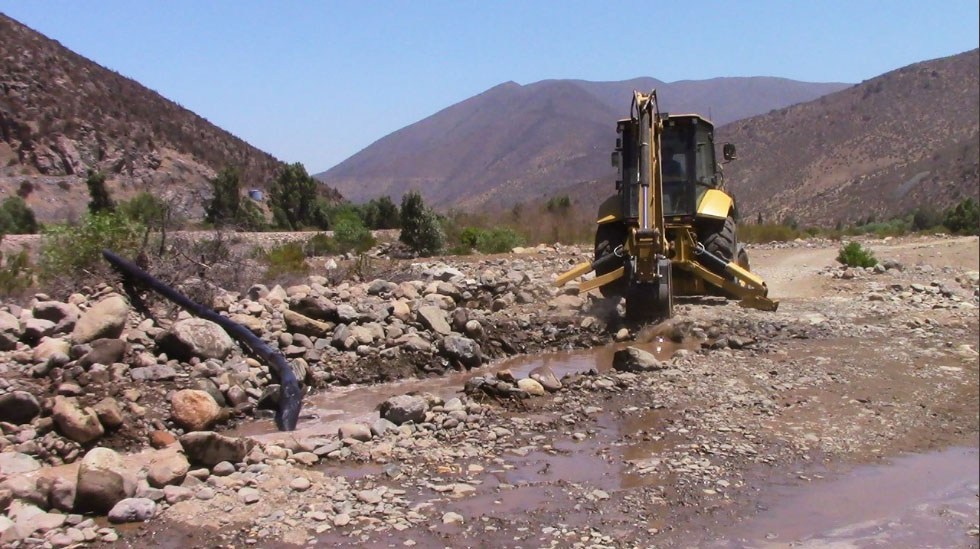 Diputados junto a Rodrigo Mundaca piden tramitar proyecto que tipifica el robo de agua