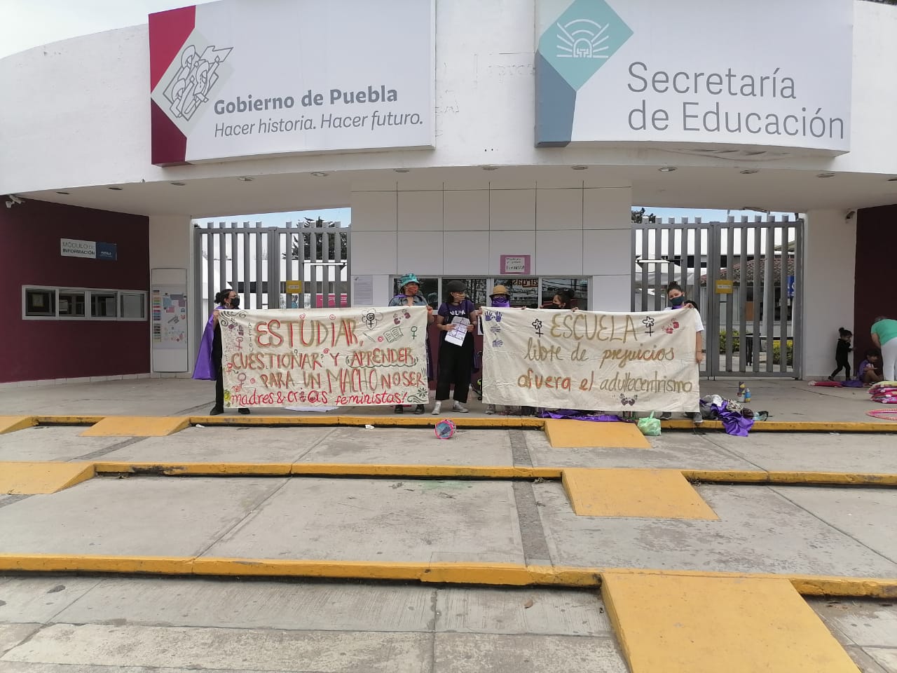 SEP acosa a colectivo feminista por manifestarse por una educación inclusiva