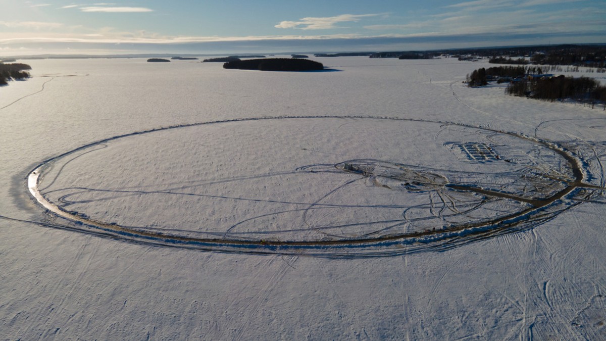 Finlandia construye el carrusel de hielo más grande del mundo para crear conciencia sobre el calentamiento global