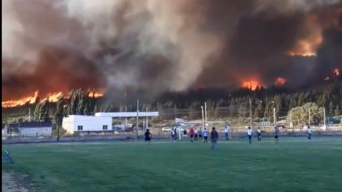 (Video) Incendios al sur de Argentina dejan heridos y evacuados