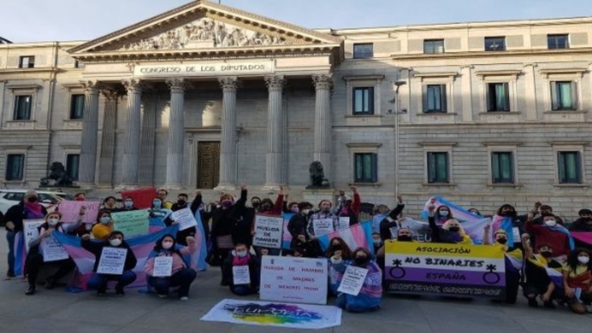 España: Activistas trans se someten a huelga de hambre