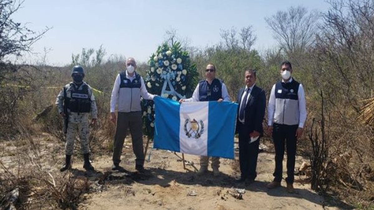 Guatemala recibe los restos de los 16 migrantes asesinados en México