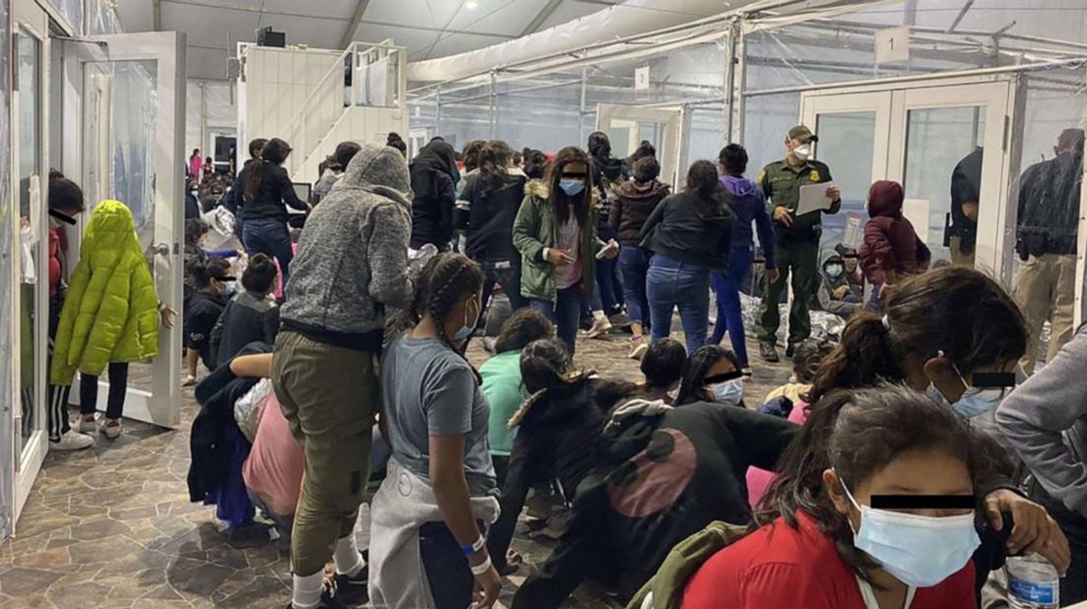 (Fotos) Paupérrimas condiciones en centros de detención para migrantes en Texas desmienten declaraciones de Casa Blanca
