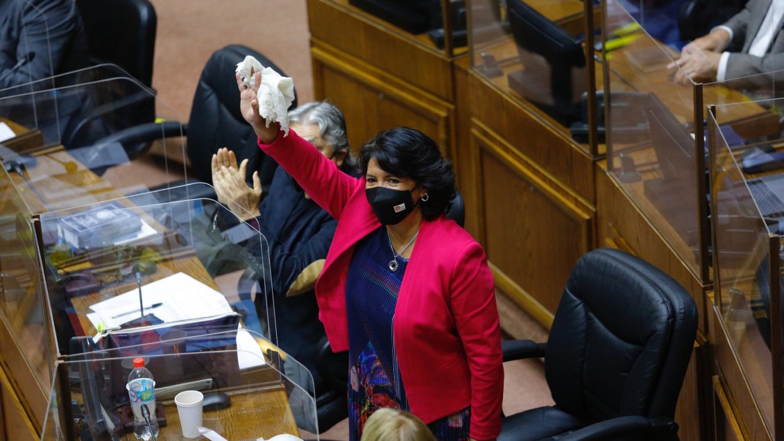 Histórico: Senadora Yasna Provoste se convierte en la primera mujer indígena en liderar uno de los tres poderes del Estado