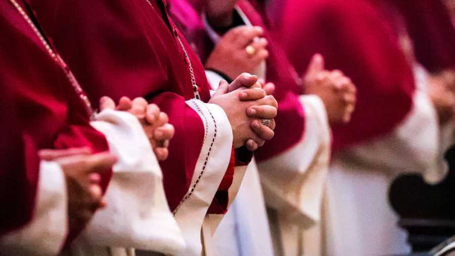 Alemania saca a la luz pública los nombres de 243 miembros de la iglesia católica responsables de abuso infantil: Hay más de 300 víctimas